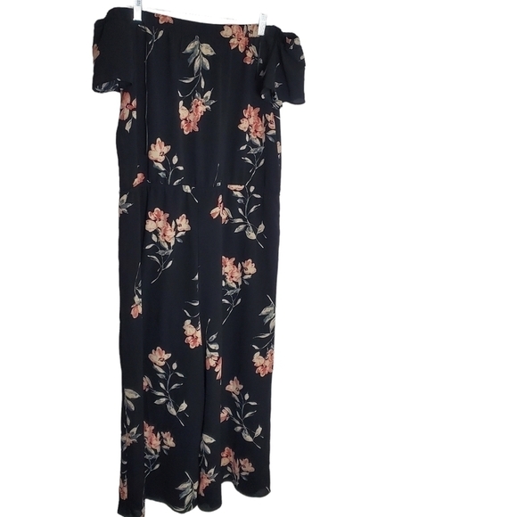 MICHEL Studio Black and Pink Floral Culotte Jumpsuit with Wide-Leg Design - Picture 4 of 8